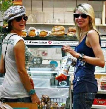 Taylor Momsen with her mother.